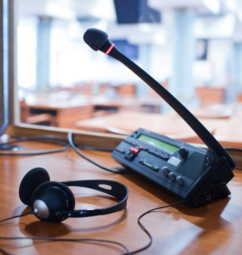 interpreting - Microphone and switchboard in an simultaneous int